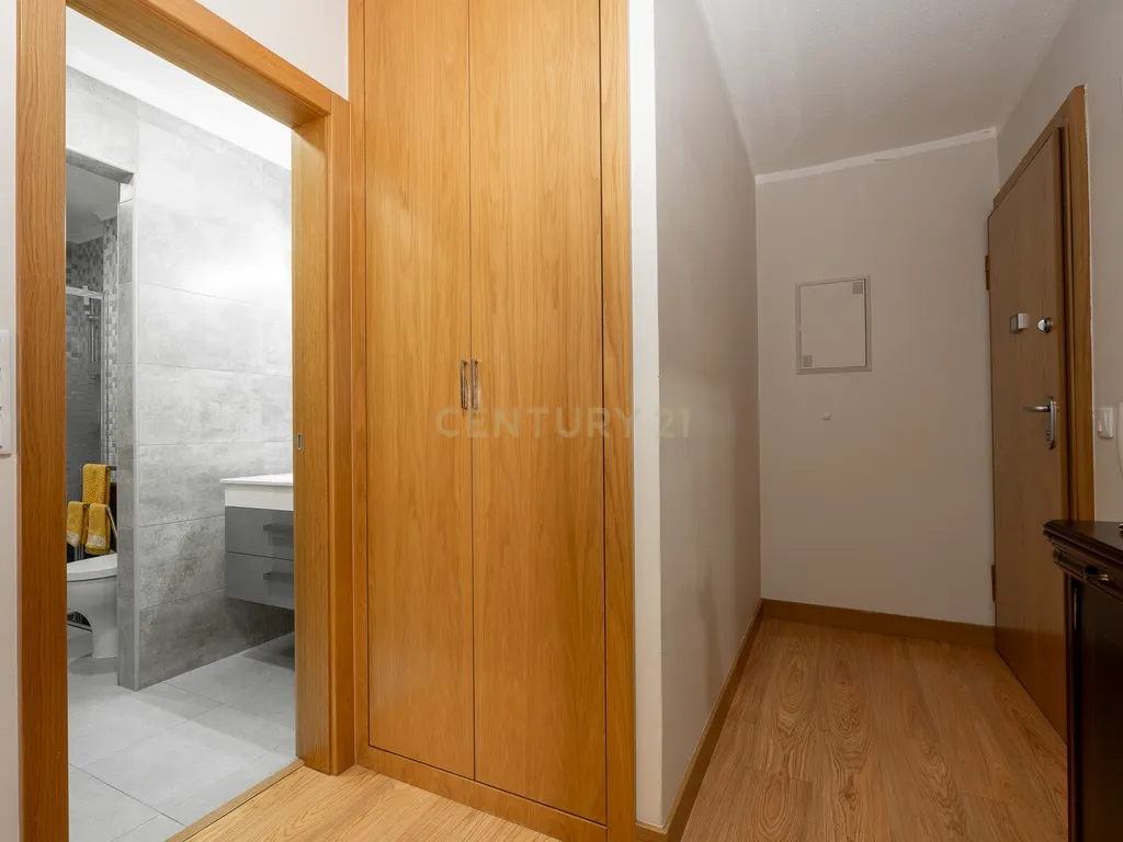 Apartamento de tipologia T2, totalmente renovado, localizado em Santo António dos Cavaleiros – Loures. - Image 20