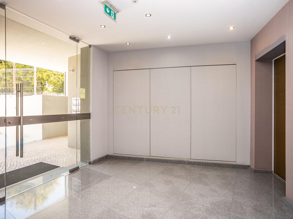 Apartamento de luxo com 5 assoalhadas, 2 garagens e parqueamento - Image 6