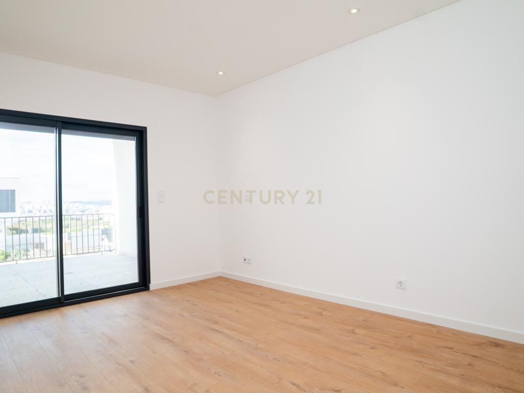 Moradia T4 – Empreendimento Sky City -  Serra de Carnaxide - Image 30