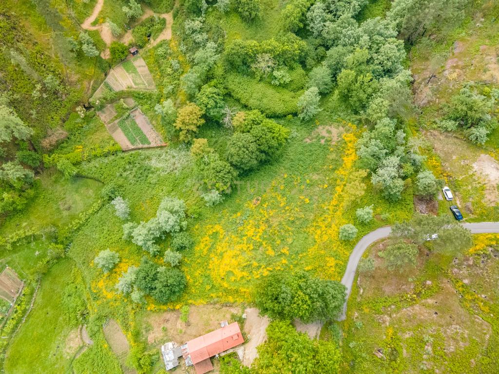 Terreno Urbano em Marco de Canaveses com Vista Campestre - Image 1