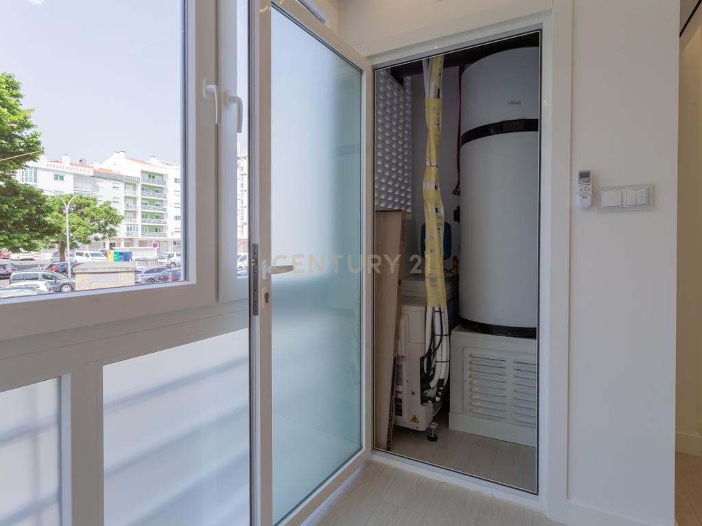 T2 Renovado na Buraca | Modernidade, Conforto e Excelente Localização - Image 5
