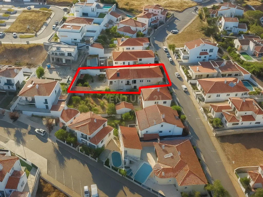 Oportunidade Única! Elegante Moradia + Apartamento T2 + Espaço + Funcionalidade = Qualidade de Vida. - Image 49