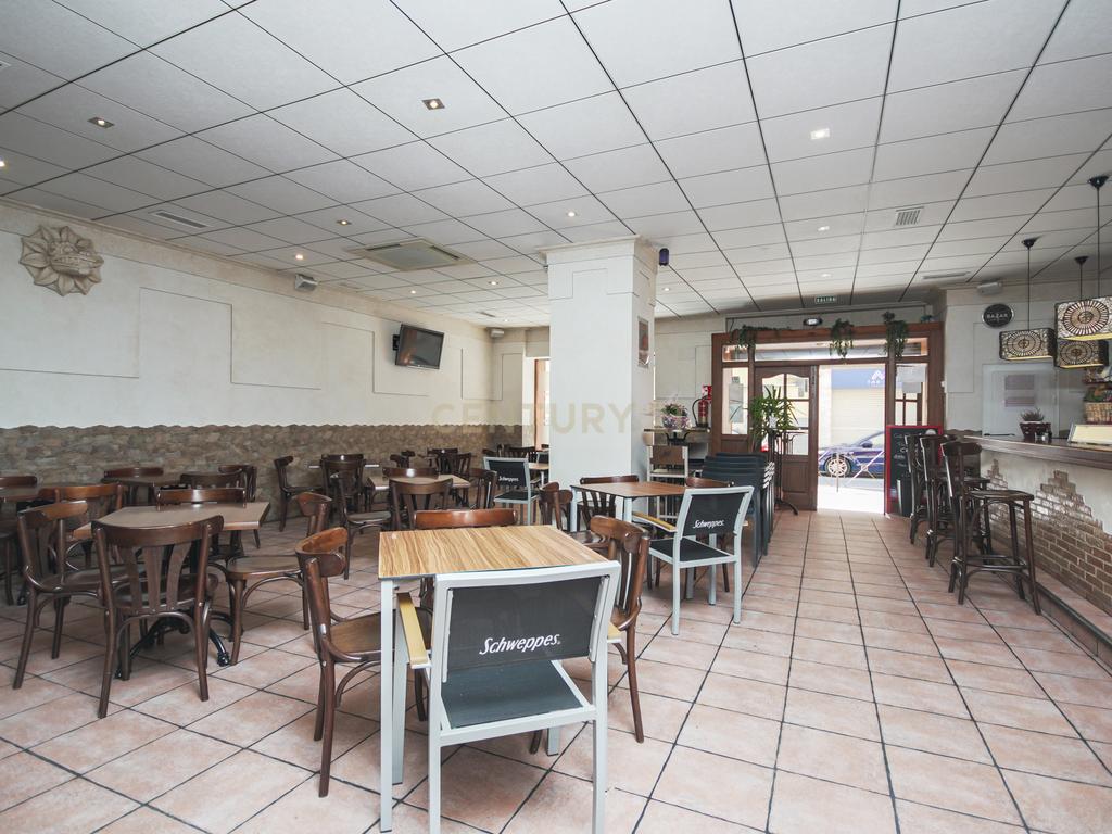 Traspasse de Café Bar totalmente operacional em Torrellano – Pronto para começar! - Image 13