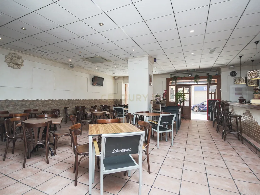 Traspasse de Café Bar totalmente operacional em Torrellano – Pronto para começar! - Image 13
