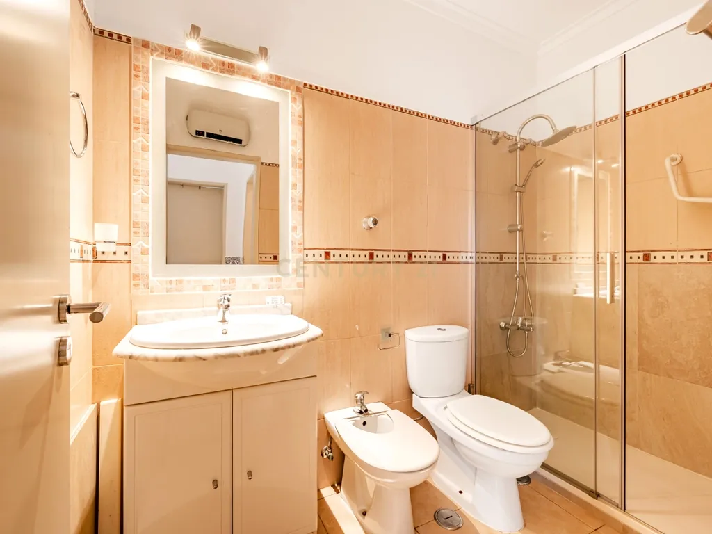 Apartamento T3 com Excelente Localização em Agualva-Cacém - Image 20