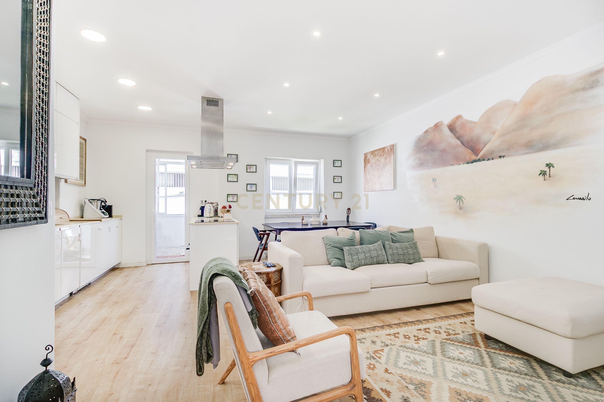 Apartamento T2 Remodelado com Varanda em Campo de Ourique, junto ao Jardim da Estrela - Image 12