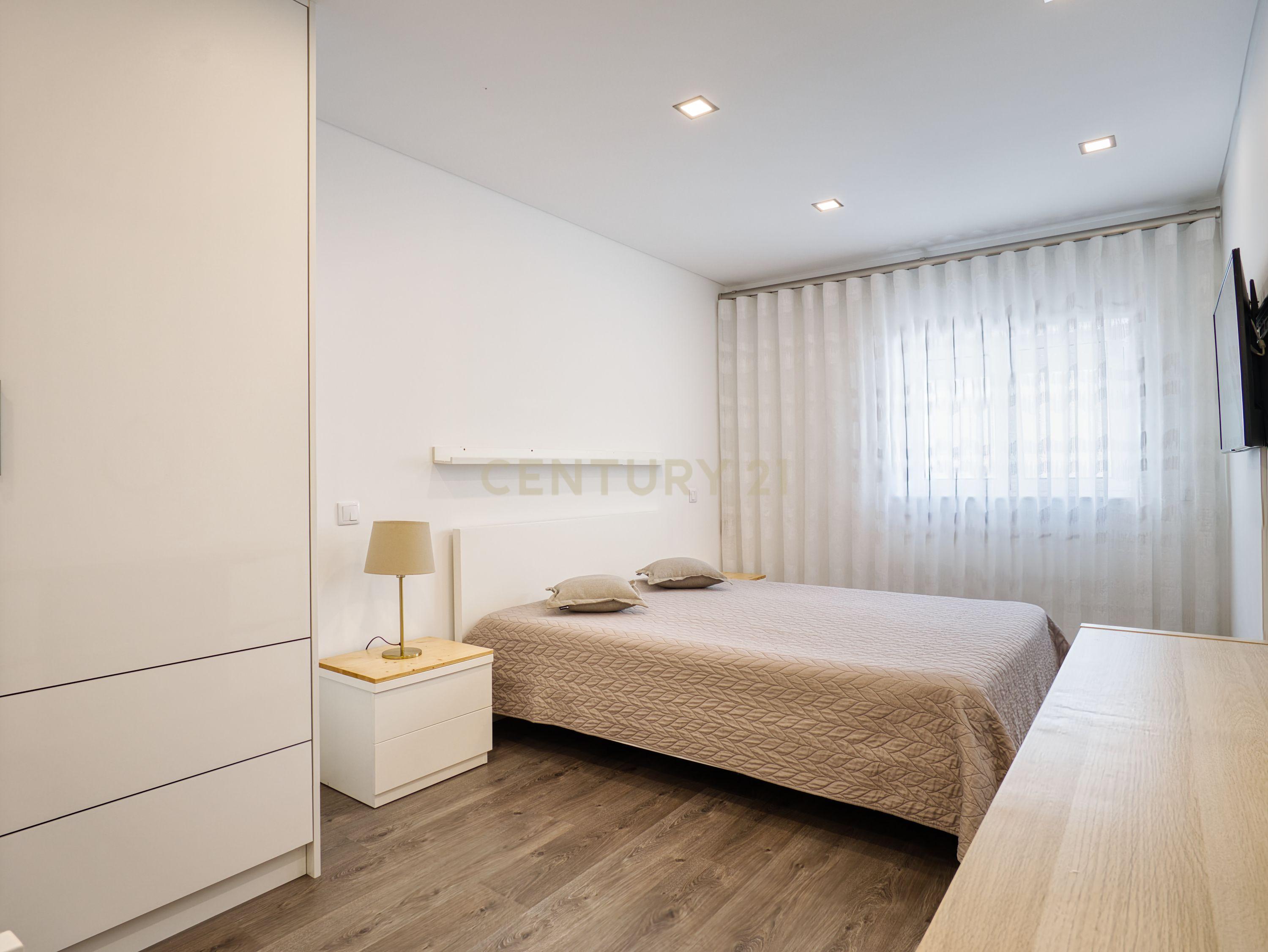 Apartamento Moderno T2 em Nazaré - Perto da Praia e Serviços - Image 17