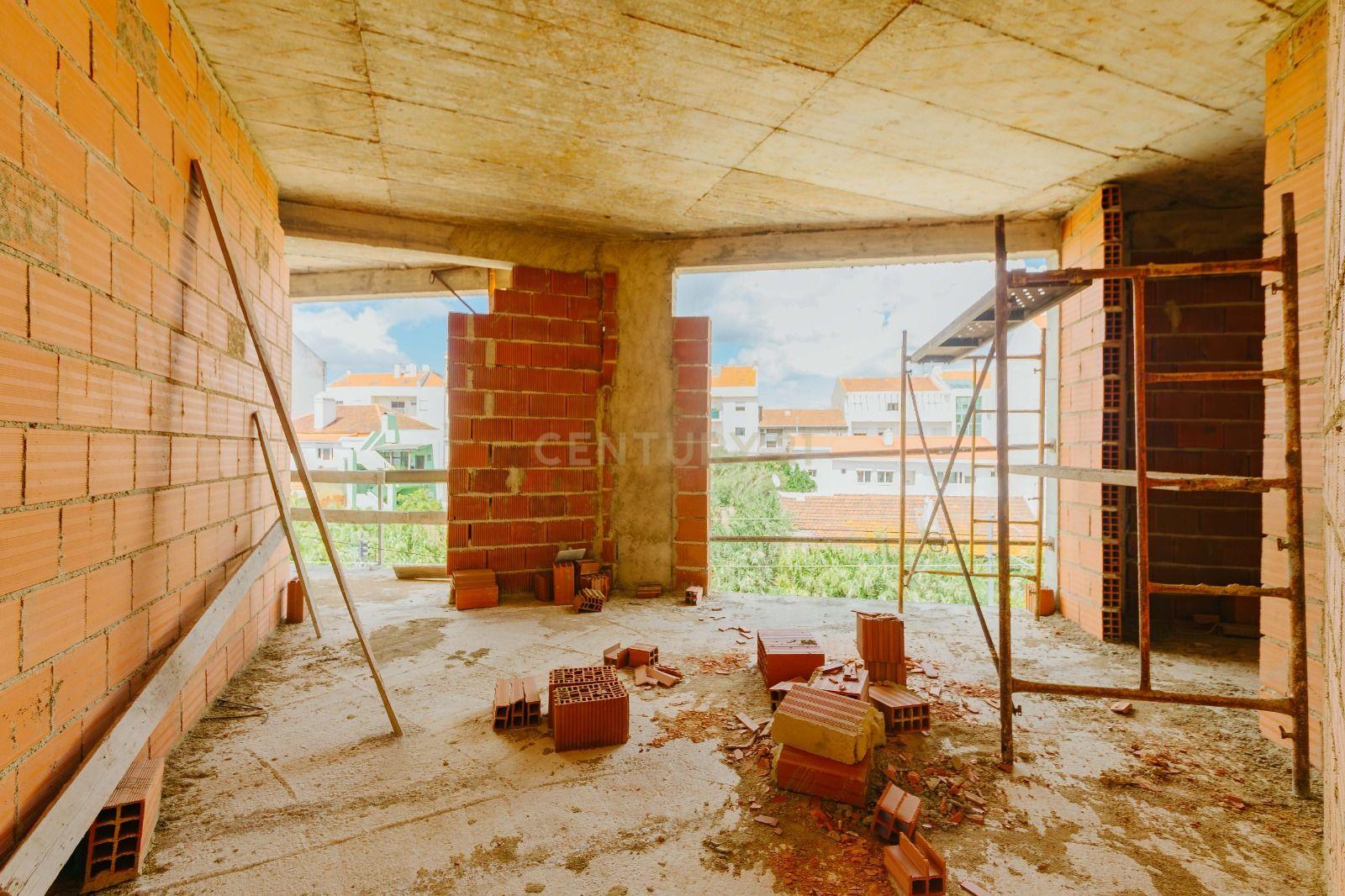 Moradia Unifamiliar de Tipologia T2 em Construção - Image 18
