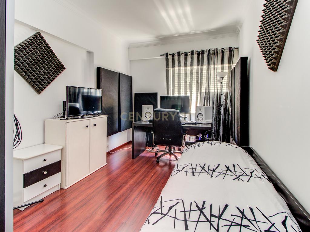 Apartamento T2 Monte Abraão  - Image 19