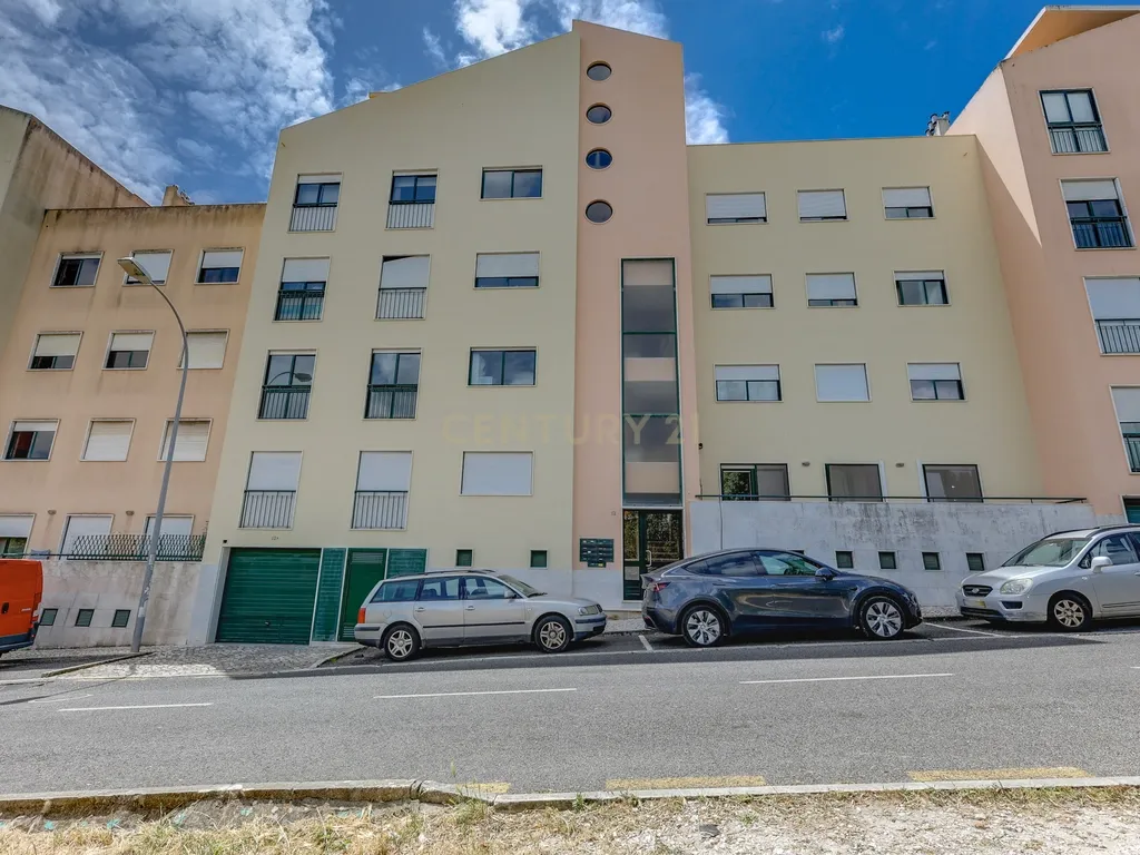 Apartamento T3 com box para arrendamento em Carnaxide - Image 31
