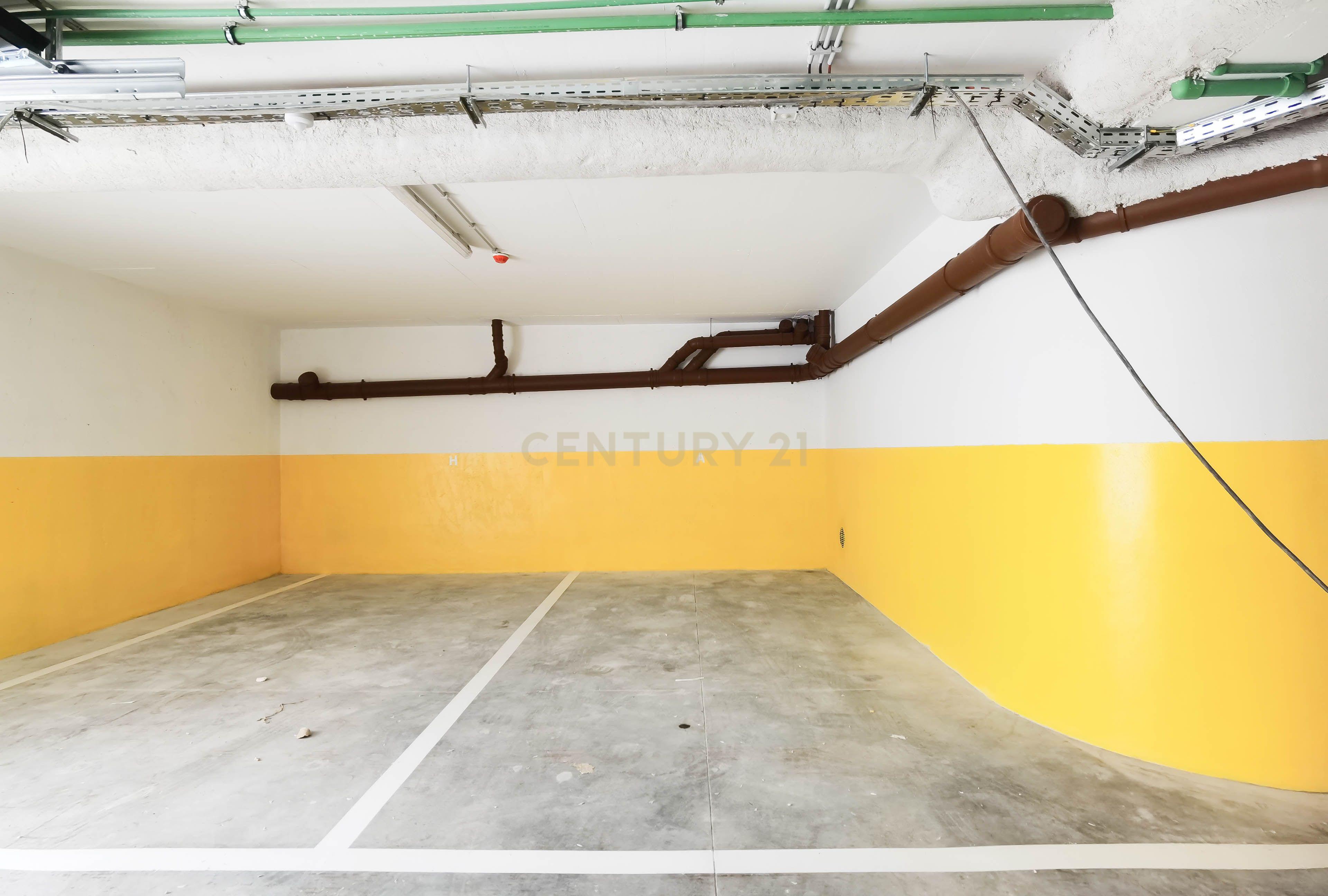 Apartamento T2+1 Duplex com Garagem, Arrumos e Amplas Varandas – Rua Aires Ornelas, Porto - Image 17