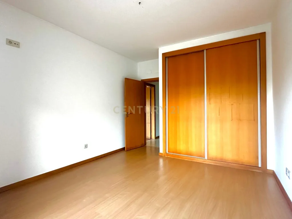 Apartamento T4 com Terraço, Varandas, Garagem e Lugar de Estacionamento, na Vila Serena, Pinhal Novo - Image 18