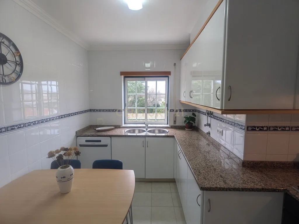 Venda de propriedade com usufruto temporário por 5 anos - T2 em Albufeira/Vila Moura - a poucos metros da praia da Falésia - Image 4