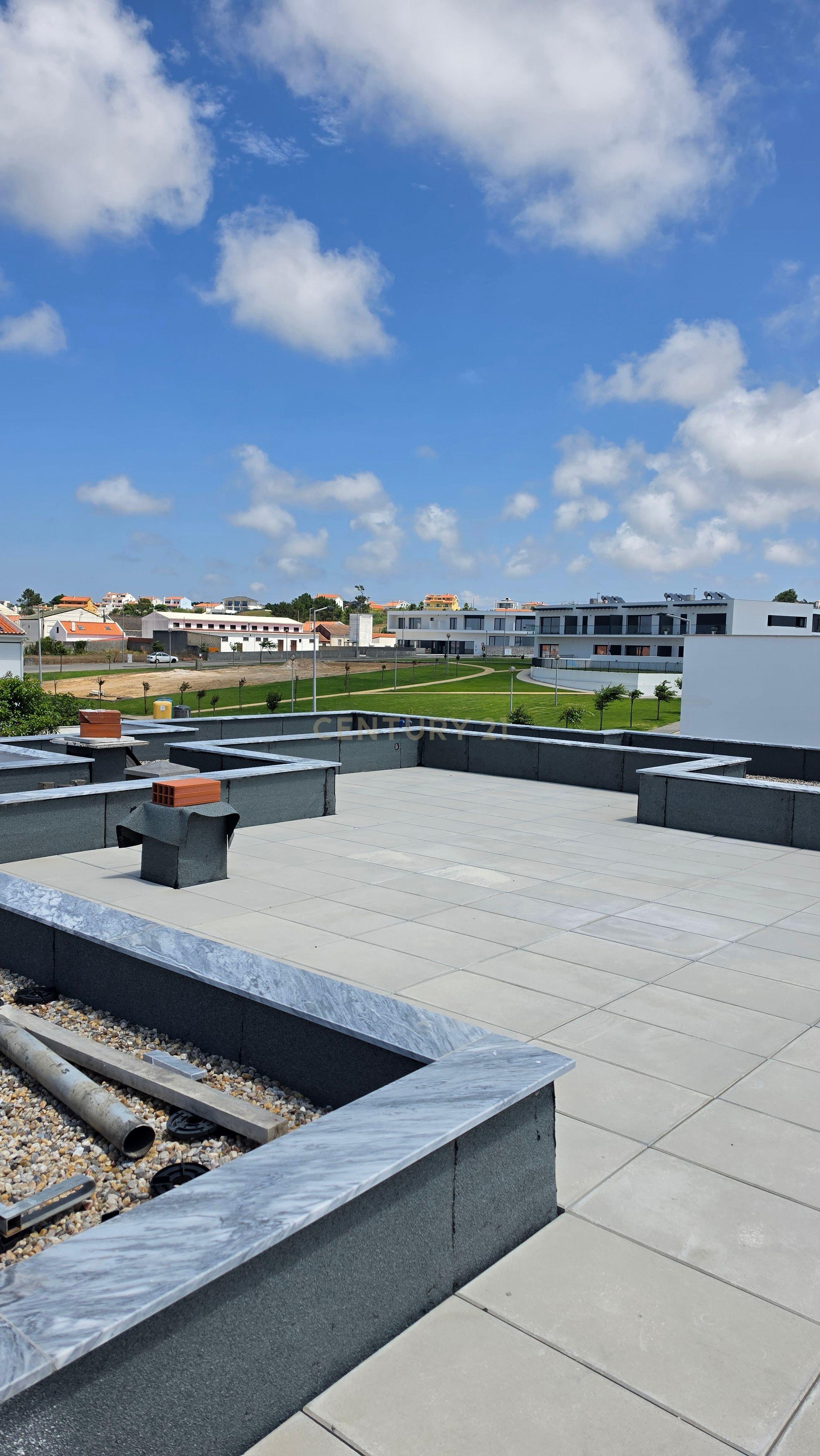 Fotografia 11 de Moradia T4  de luxo com piscina aquecida e Rooftop na Urbanização Paraíso — Peniche