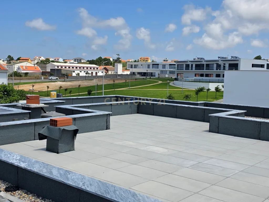 Moradia T4 de luxo com piscina aquecida e Rooftop na Urbanização Paraíso — Peniche - Image 11