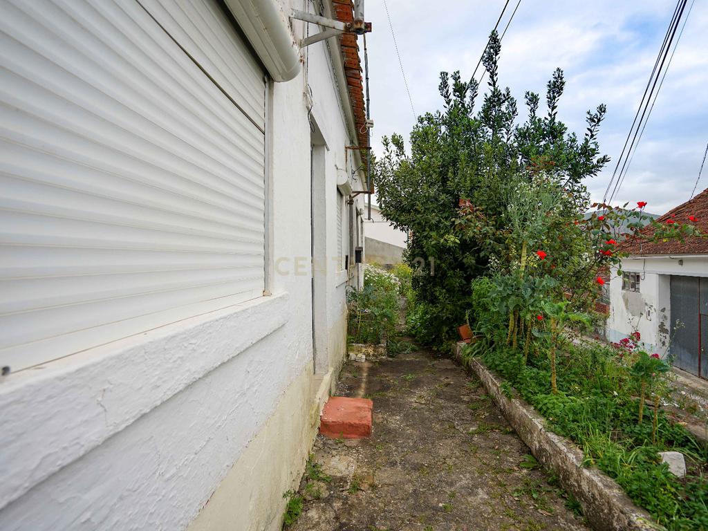 2 Casas T4 com Jardim em Alcanena - Oportunidade Única! - Image 3