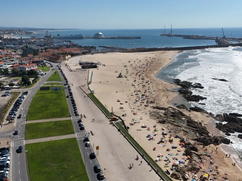 T3 NA 1ª LINHA DE MAR COM 2 LUGARES DE GARAGEM | LEÇA DA PALMEIRA - Image 19