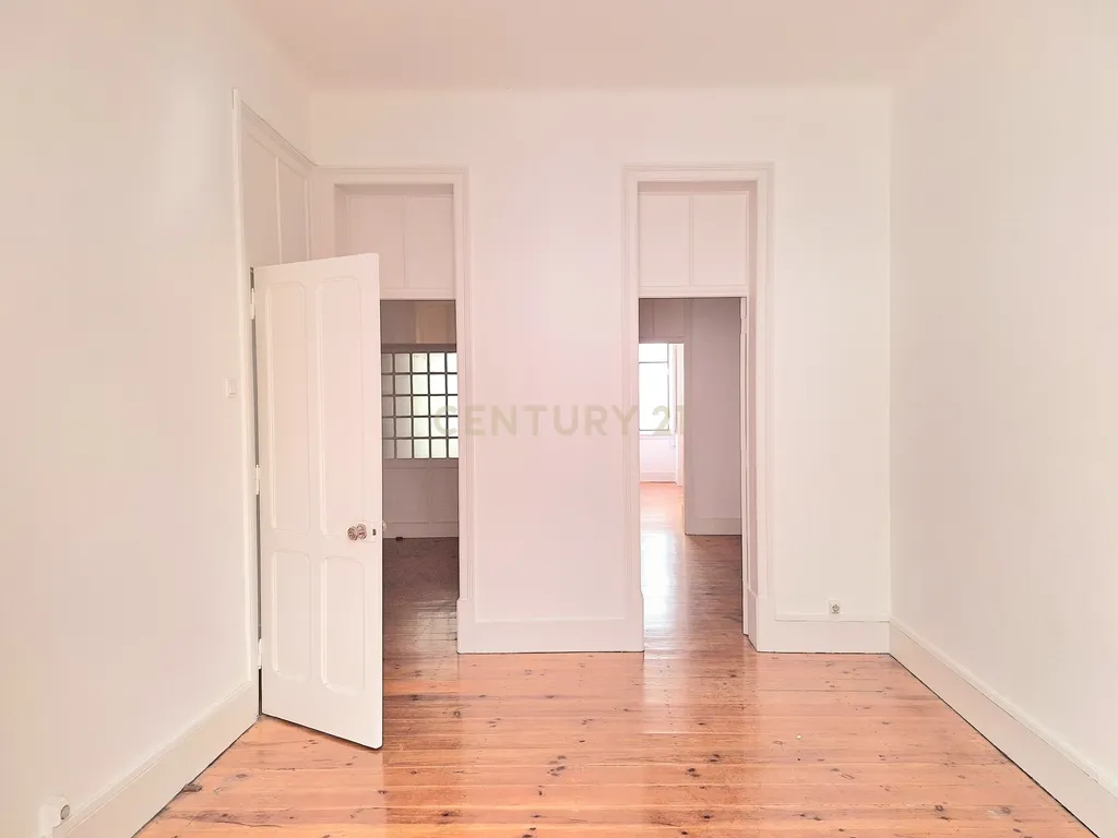 Apartamento T3+2 para Arrendamento em Campolide - Image 18