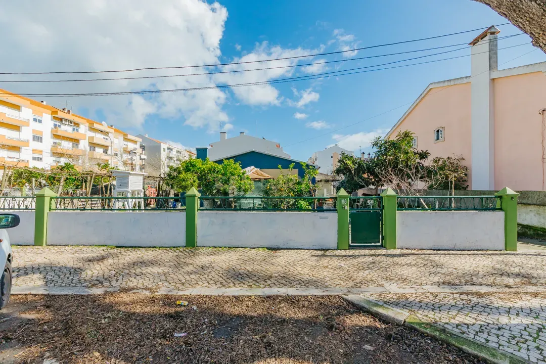 Montijo/Excelente Lote de Terreno com 1056m2 e Moradias para Remodelacao. - Image 3