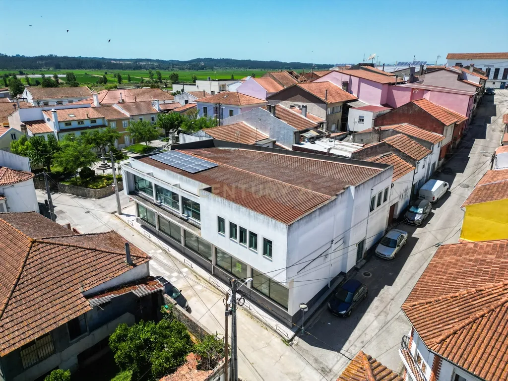 Investimento com Duplo Potencial: Comércio + Habitação em Soure - Image 23