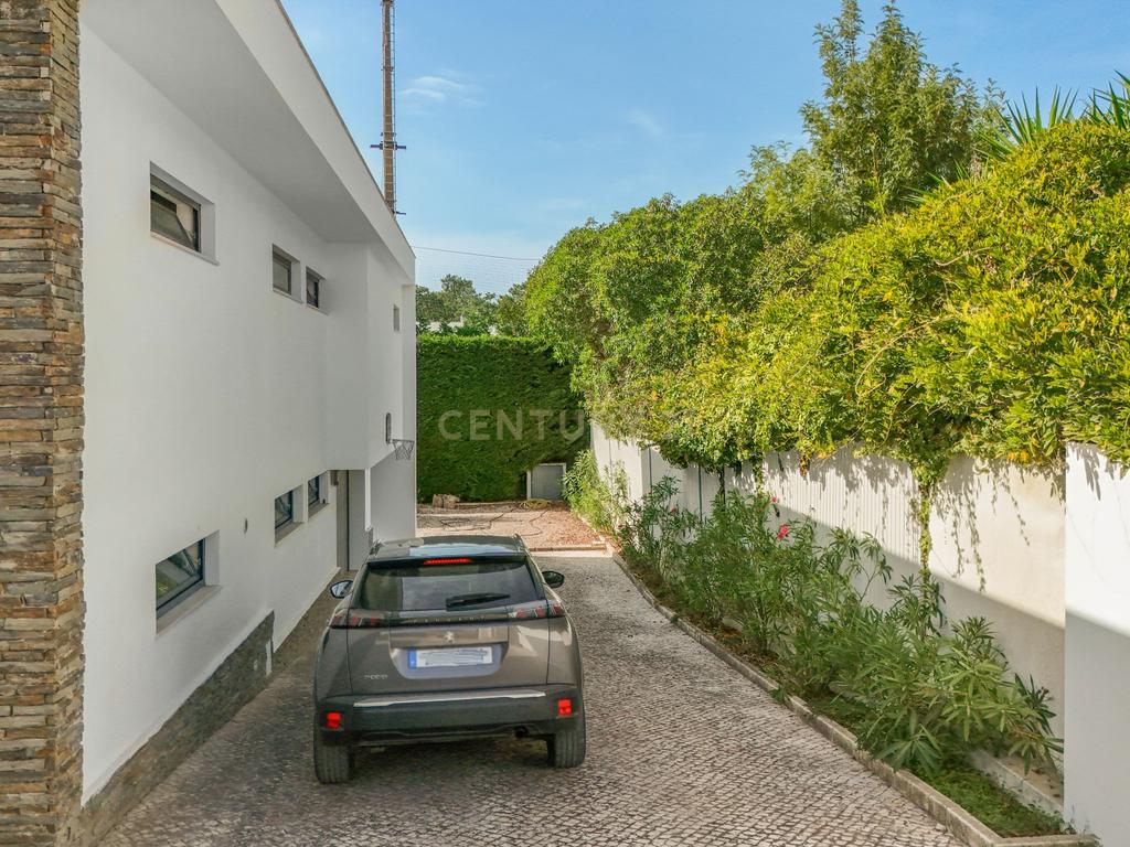 Moradia Isolada T4 291m2 em Lote de 1050 m2 em Mucifal, Colares, Sintra - Image 3
