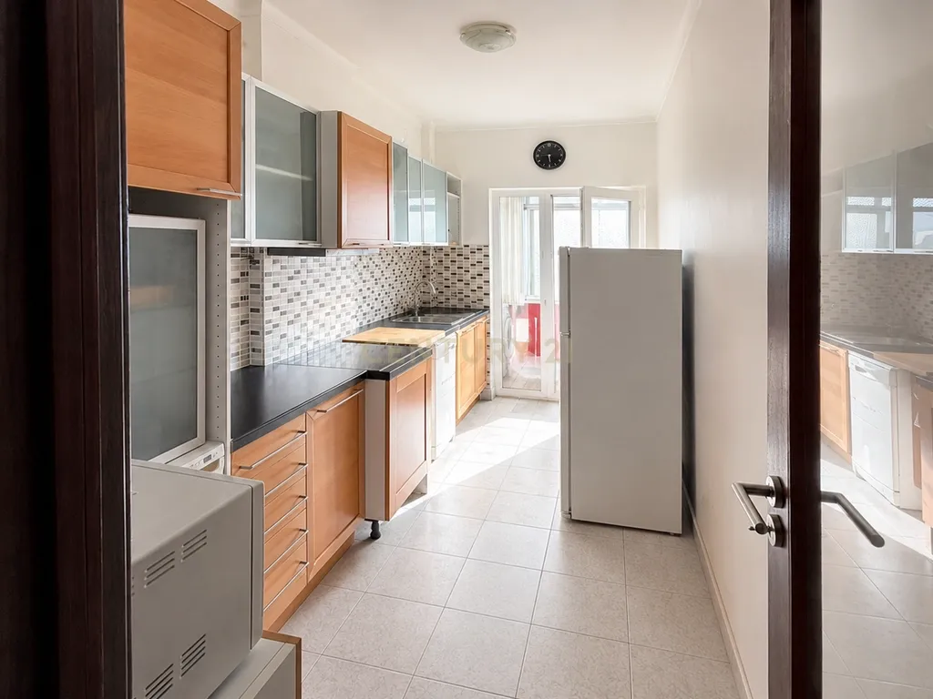 Apartamento T3 Central Almada Remodelado - Image 7