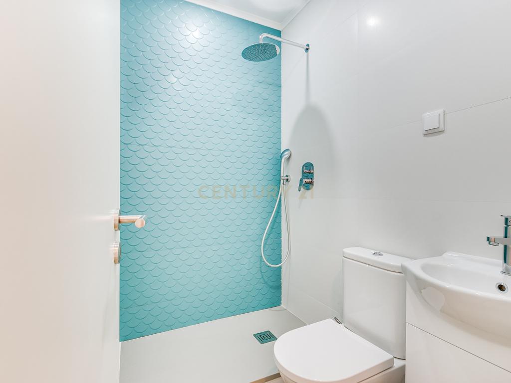 Apartamento T4 com 3 Suites, em zona Prime de Algés - Image 25