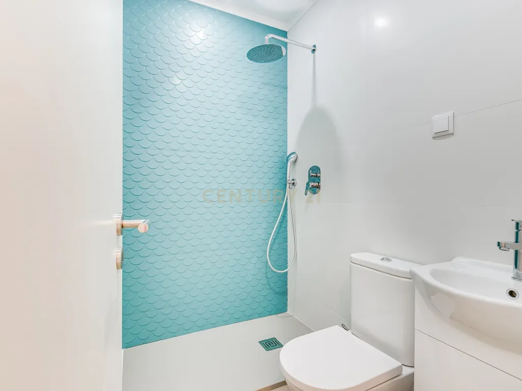 Apartamento T4 com 3 Suites, em zona Prime de Algés - Image 25