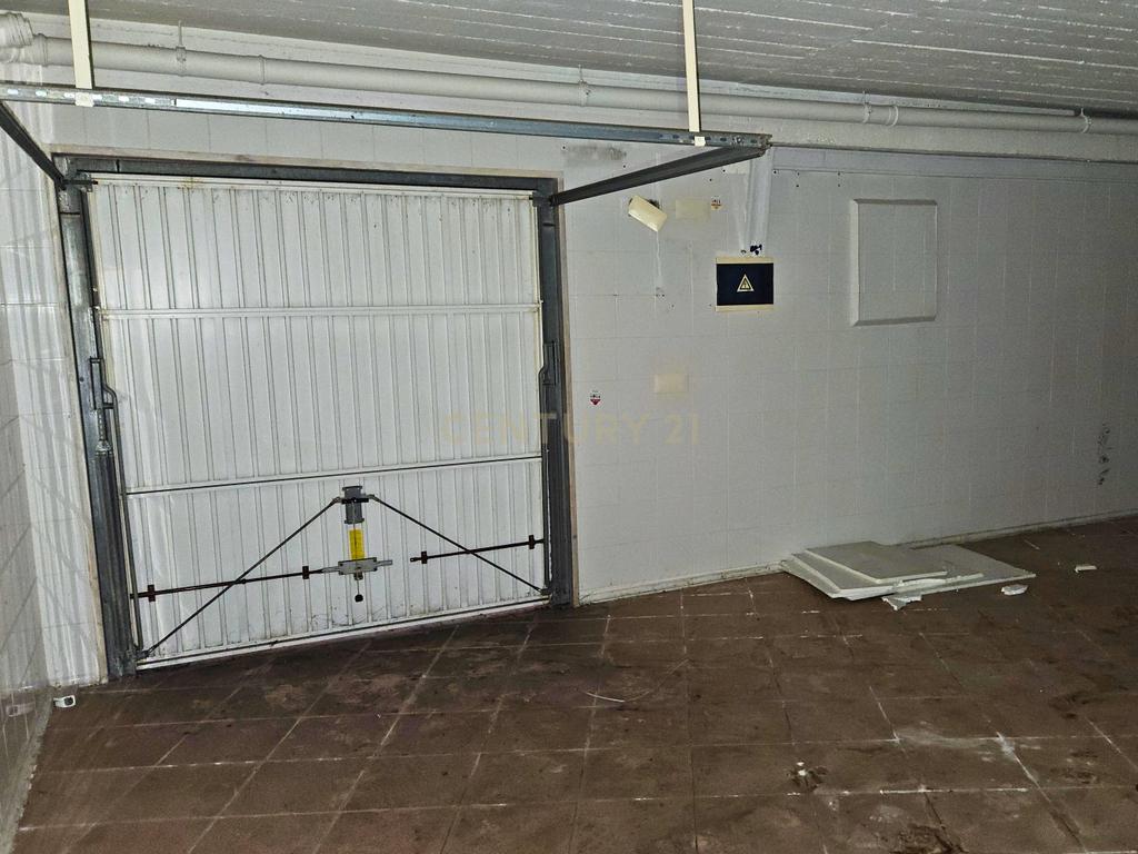 Loja Algés com 330 m2 - Image 24