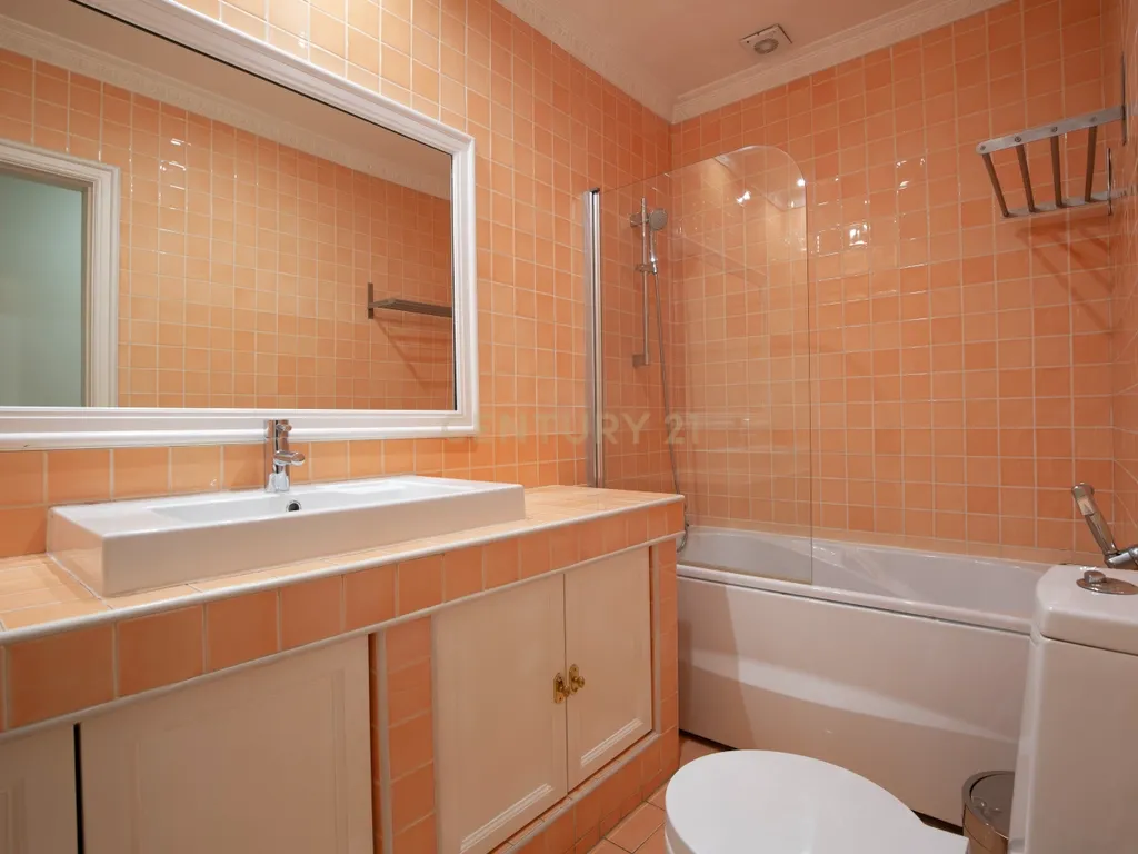 *Apartamento Exclusivo em Edifício Tradicional de Lisboa* - Image 21