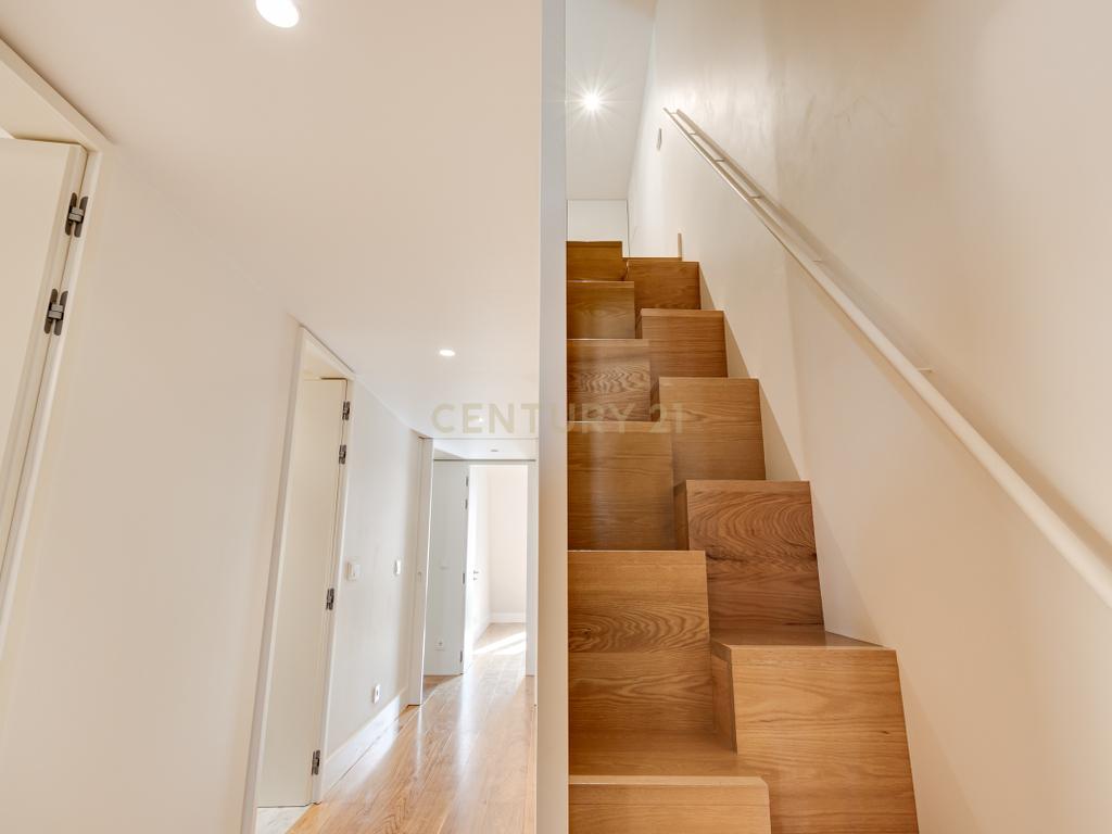 Apartamento T2+1 inserido no emblemático Edifício "Alegria 25". - Image 31