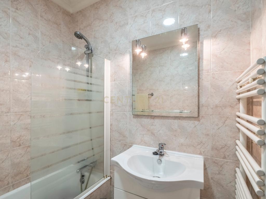 Apartamento T2 de excelentes áreas em Serzedo - Image 17