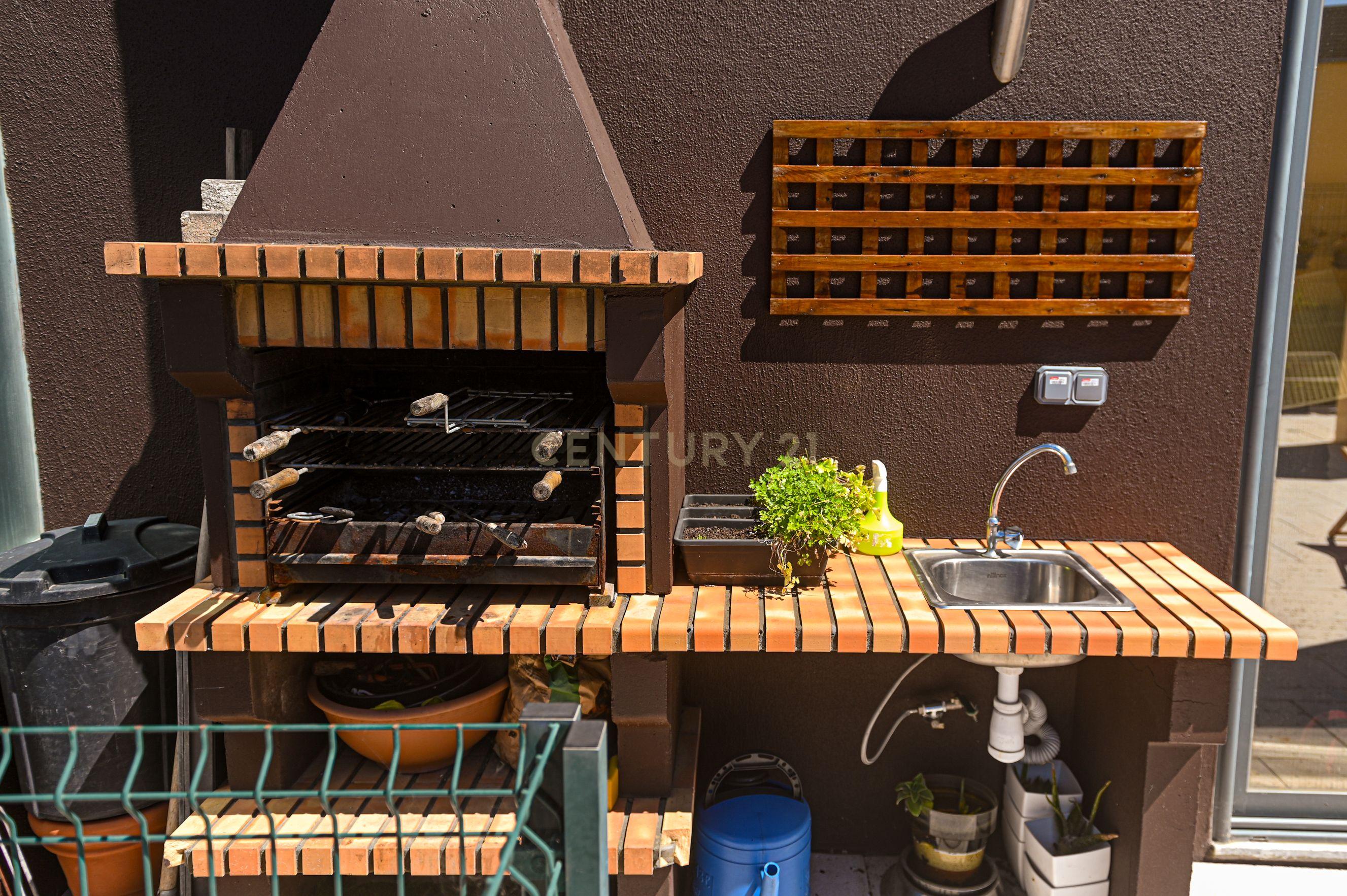 Penthouse | T4+1 | Terraço com Churrasco | Box | Infantado - Image 11