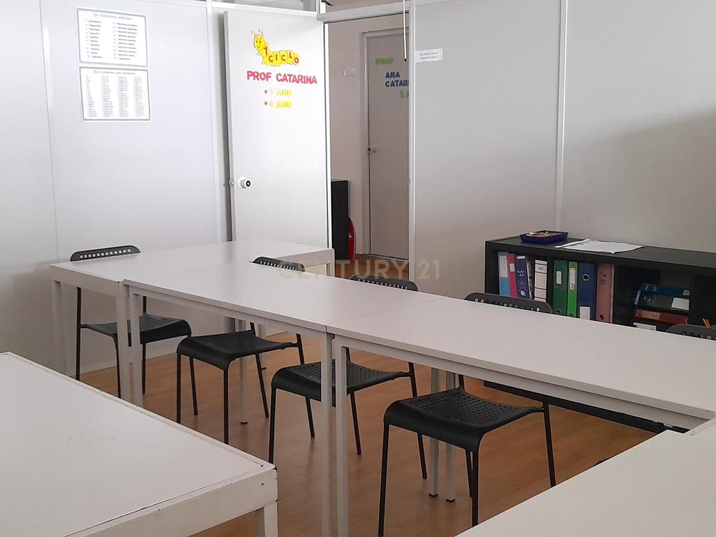 Grandioso Centro de Estudos em pleno funcionamento com diversos serviços no concelho de Matosinhos, Porto - Image 10