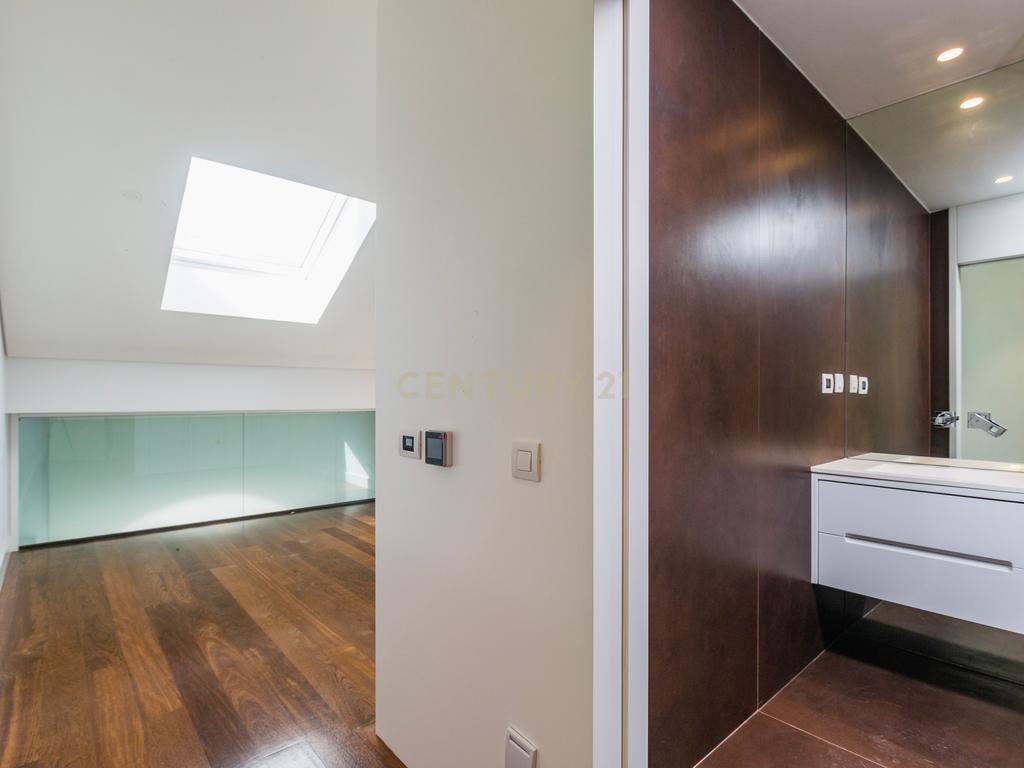 T2 Duplex | Moagem Heritage | Edifício Único e Icónico | Coração de Leiria - Image 27