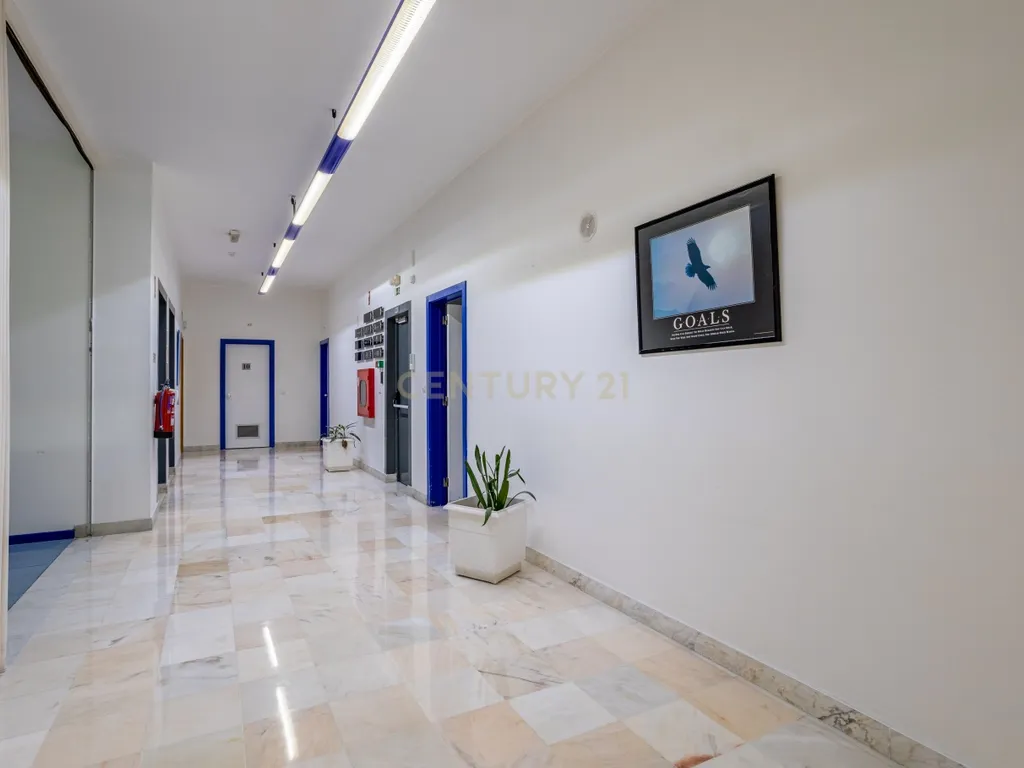 Edifício Comercial em Carnaxide - 5 Pisos - Image 34
