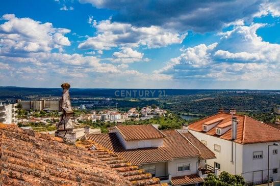 Moradia Cinquentenária em Abrantes com vista Rio Tejo - Image 8