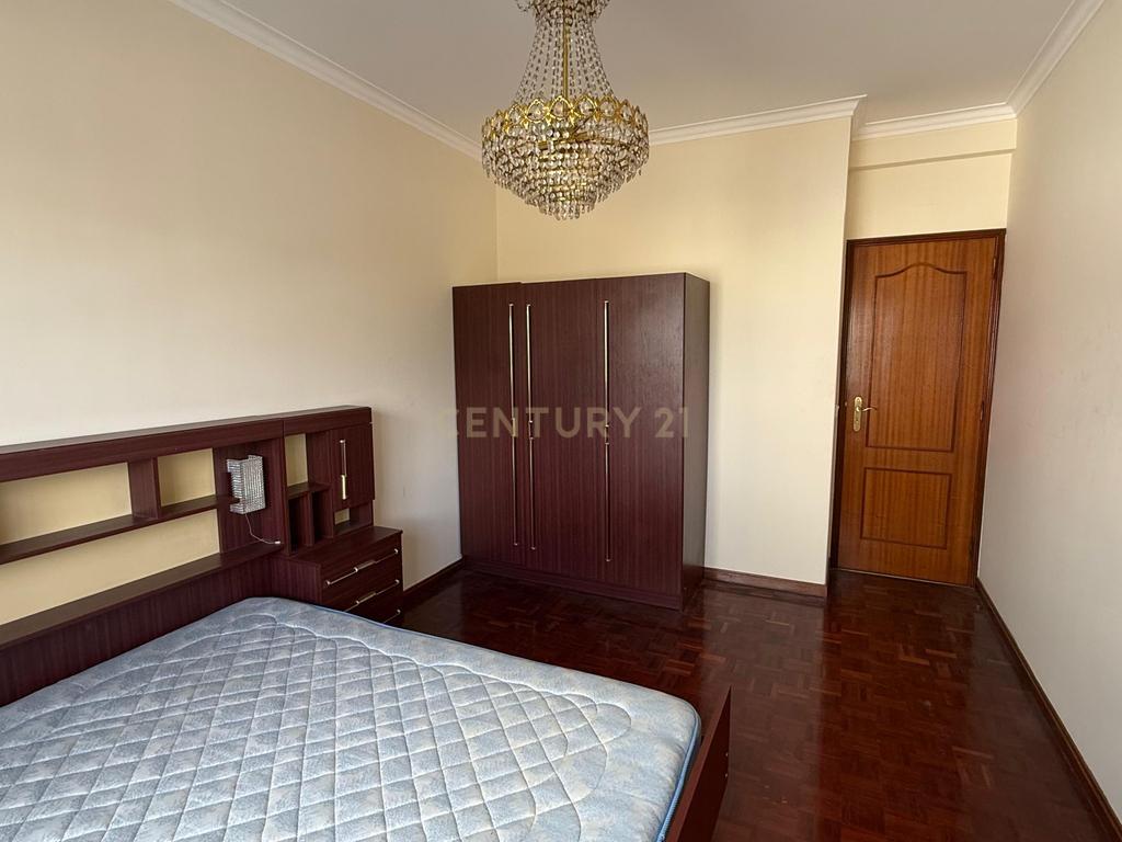 Andar de moradia com 3 quartos para arrendamento em Casal de Cambra - Image 18