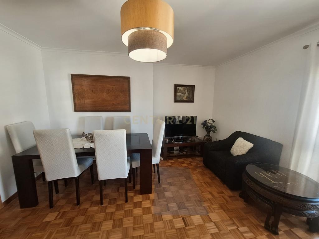 Apartamento T2 no Alto da Faia em Telheiras - Image 1