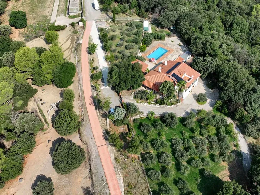 Exclusiva casa de campo com piscina em terreno de 24.136 m² junto a Matadepera – Vallès Occidental” - Image 1