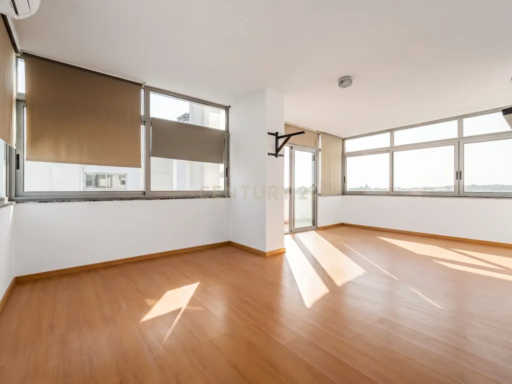 T3 Exclusivo com 161 m², Vista Mar e Potencial para Duplex | Quinta de Santa Teresa - Image 35