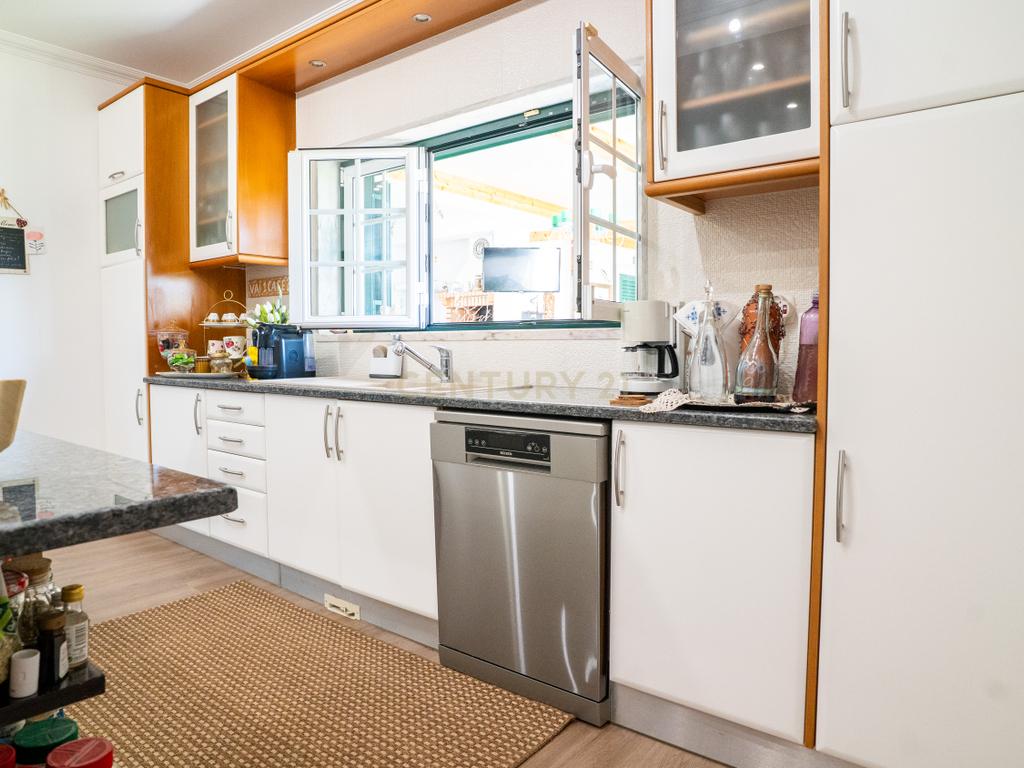 🏡 Moradia T5 como nova na Encarnação – Tranquilidade e vista desafogada! - Image 27