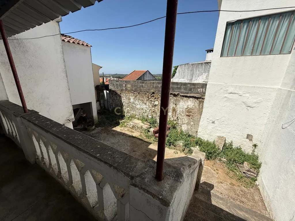 Moradia T9 com 3 pisos em Sardoal – Excelente Oportunidade de Investimento - Image 9