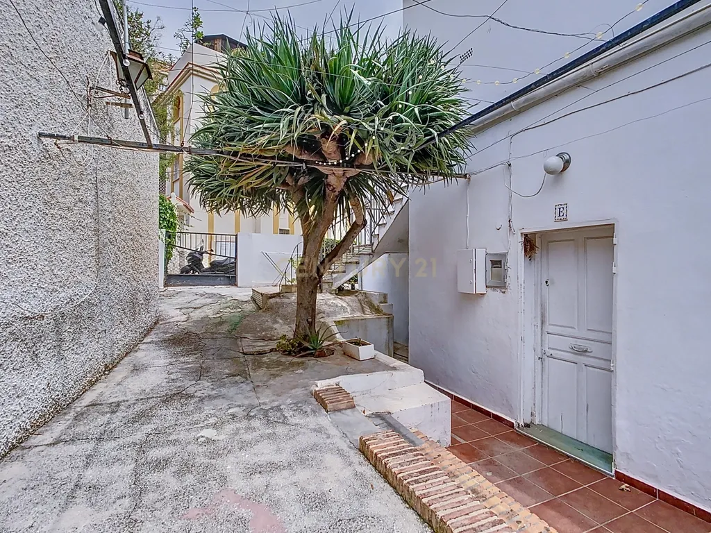 À Venda! Terreno Urbanizável com Edificações em El Limonar, Málaga - Image 22