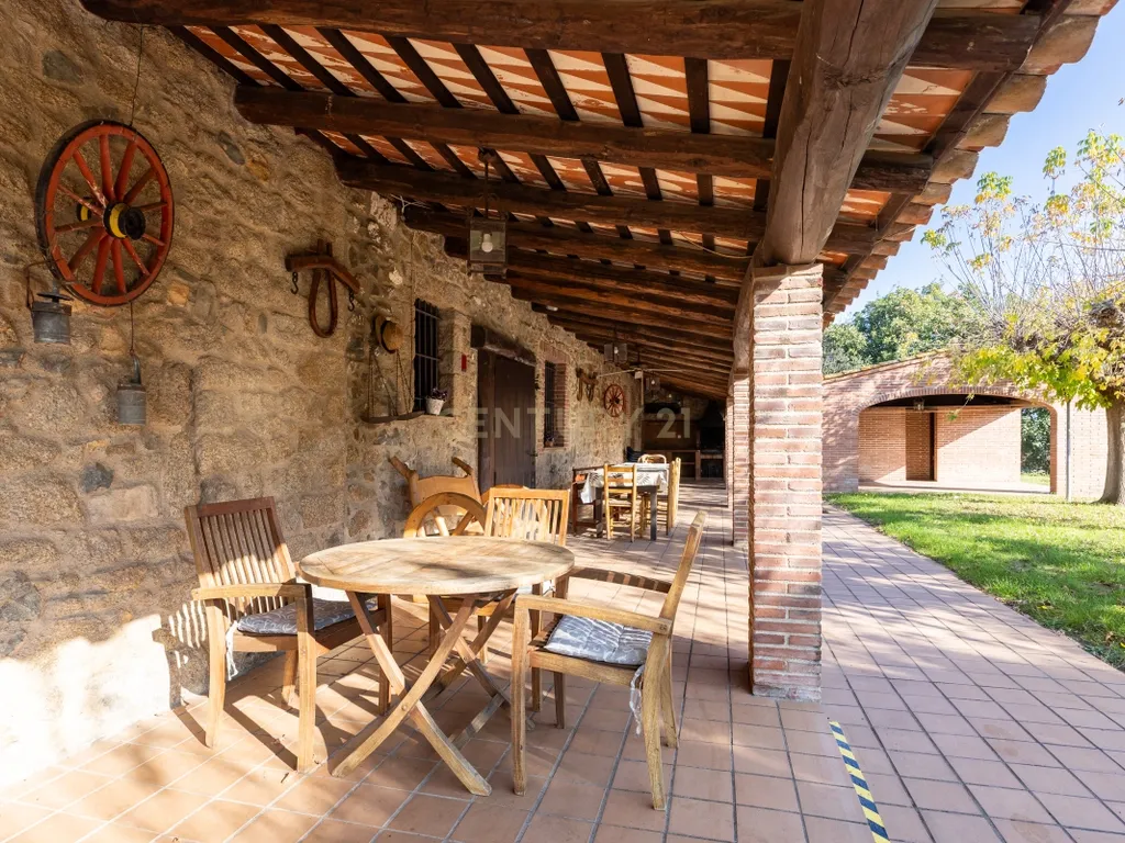 MASIA CATALANA EN VENDA A LLAGOSTERA – MÉS DE 7 HECTÀREES DE TERRENY, LLICÈNCIA TURÍSTICA, PISCINA I CAMP DE FUTBOL - Image 10