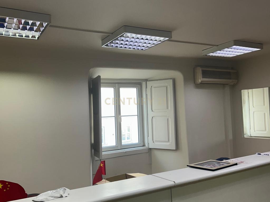 Escritório para Arrendamento na Baixa de Lisboa – Pronto a utilizar - Image 1