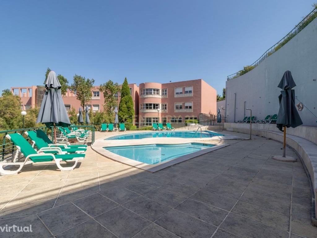 T3 Paço da Ameixoeira em condominio fechado|143m2 |Garagem para dois carros| Arrecadação|  Parque infantil |Segurança 24h|Piscina| Sauna| Ginásio|Court de ténis|Campo futebol. - Image 1