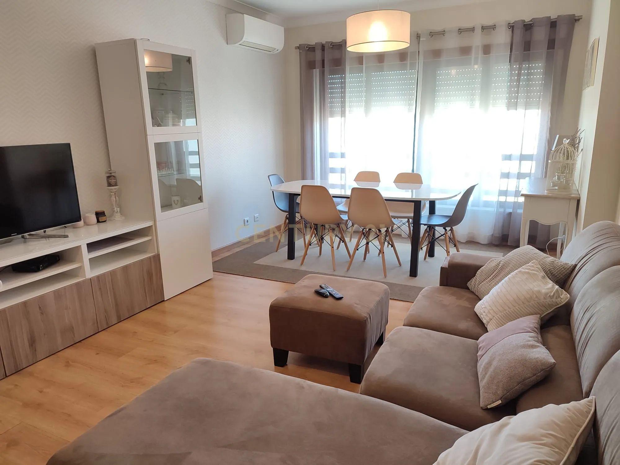 Excelente Apartamento T3 c/ Parqueamento | Alfragide - Image 1