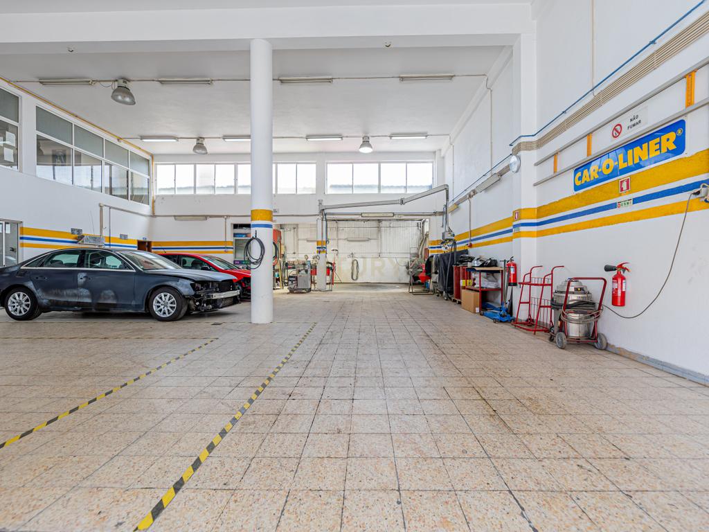 Trespasse Armazém Amplo com Oficina Totalmente Funcional Amadora - Image 4