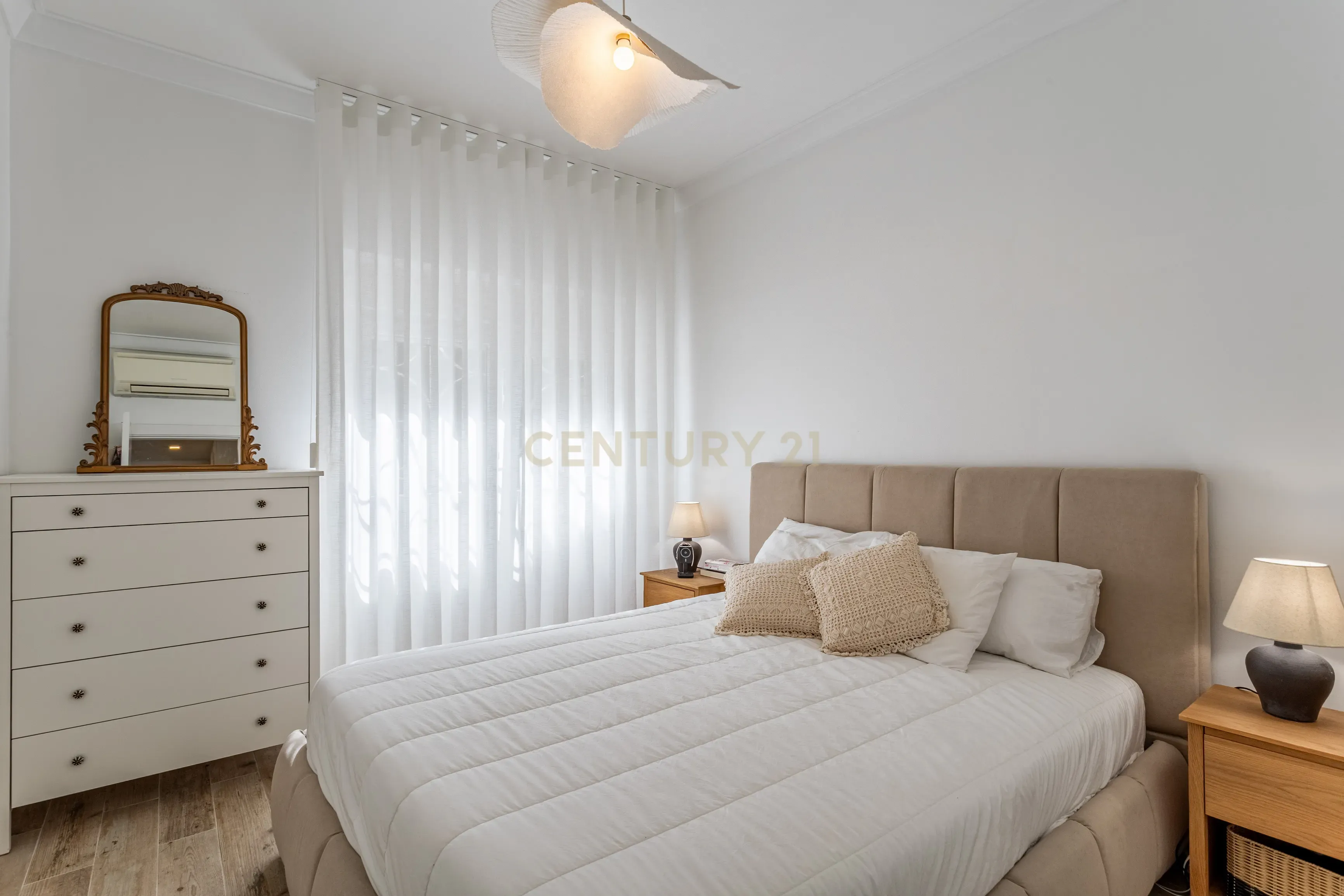 Fotografia 5 de T2 Renovado em Belém, junto ao CCB, com Lareira e Ar Condicionado